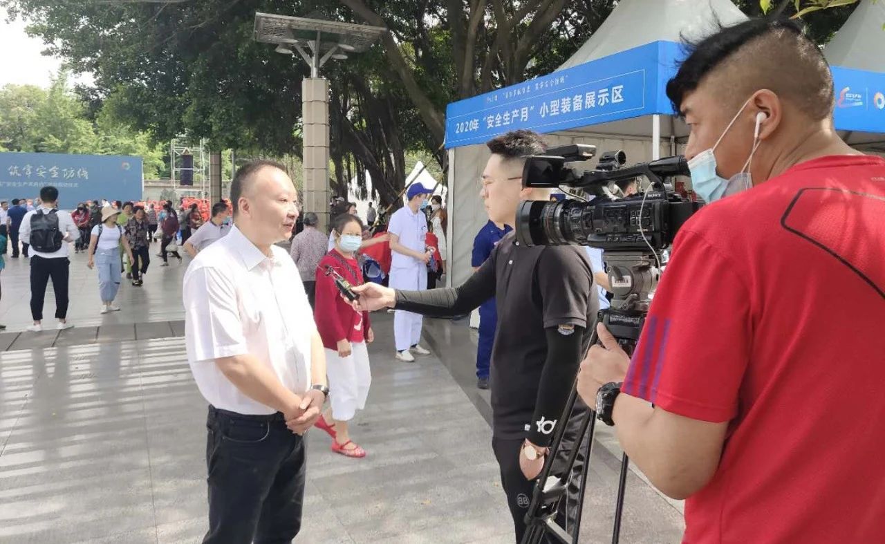 彭.jpg